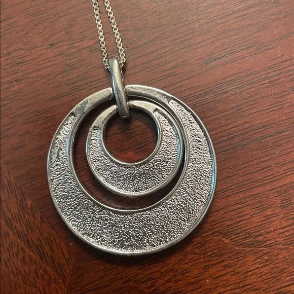 Elegant Silver Abalone Pendant Necklace - Picture 6 of 7